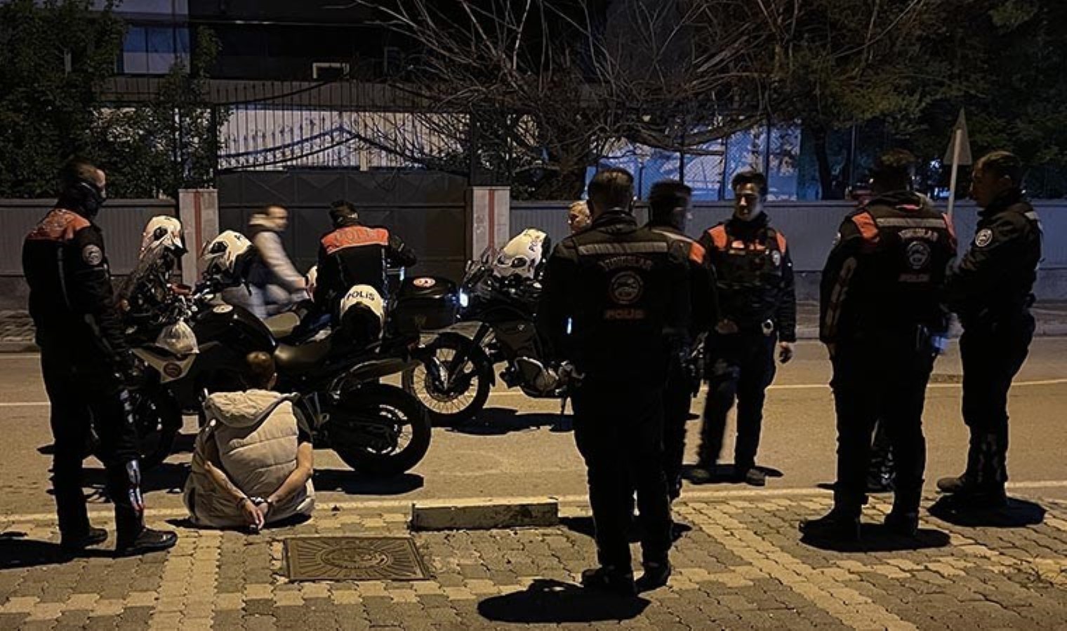 Cezaevinden izinli çıkmıştı: Polisten kaçarken uyuşturucuyla yakalandı