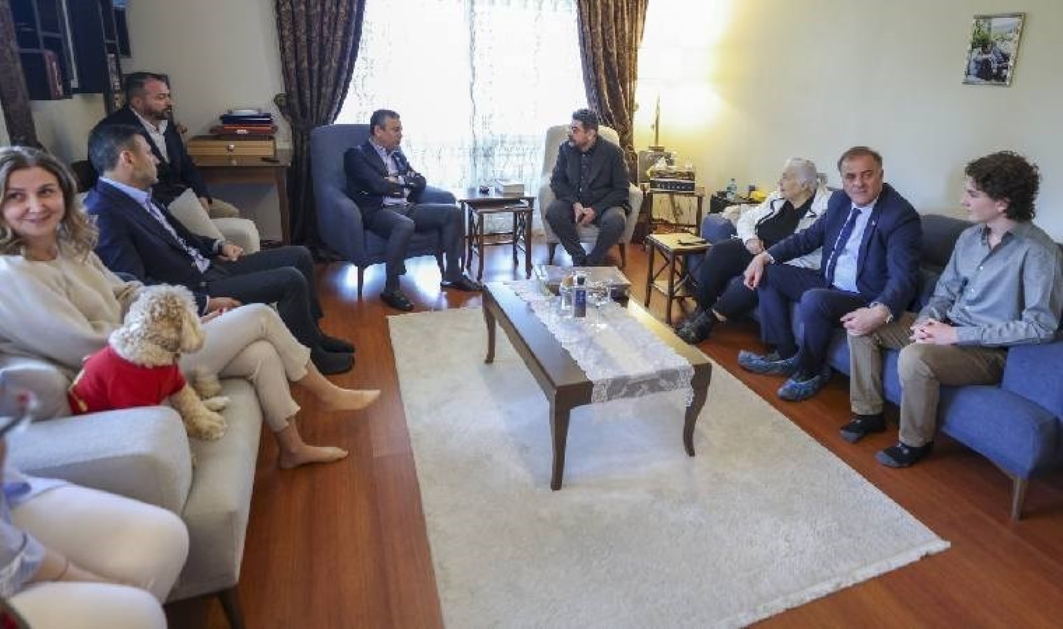 CHP lideri Özgür Özel’den, İPA Başkanı Buğra Gökce’nin ailesine ziyaret!