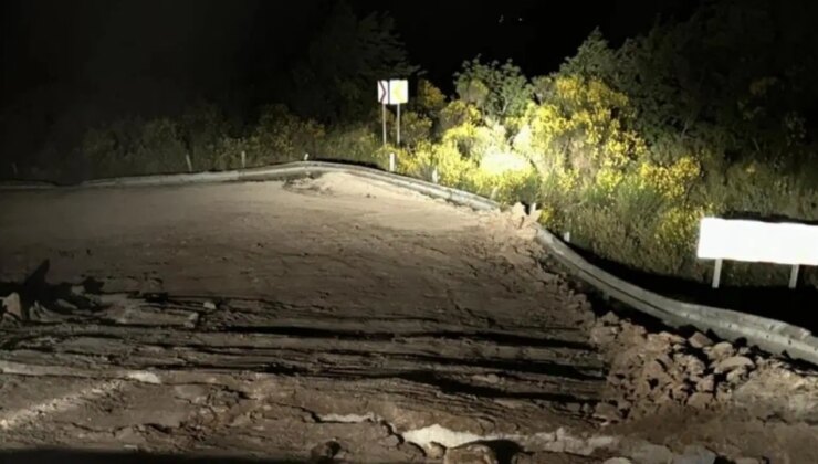 Cide-İnebolu karayolunda heyelan: Ulaşıma kapandı!