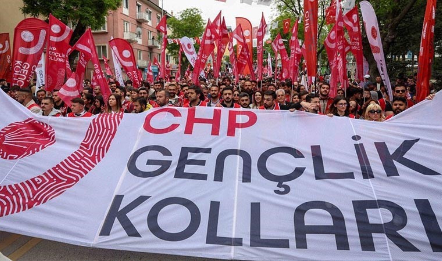 ‘Cumhurbaşkanına hakaret’ iddiası: CHP Kemalpaşa Gençlik Kolları Başkanı ve 3 kişi tutuklandı
