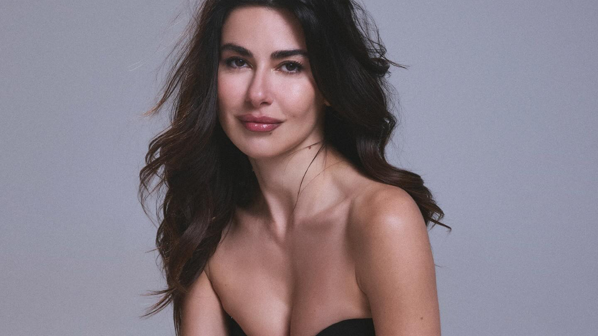 Defile için Bakü’ye gitti! Oyuncu Nesrin Cavadzade baş manken oldu