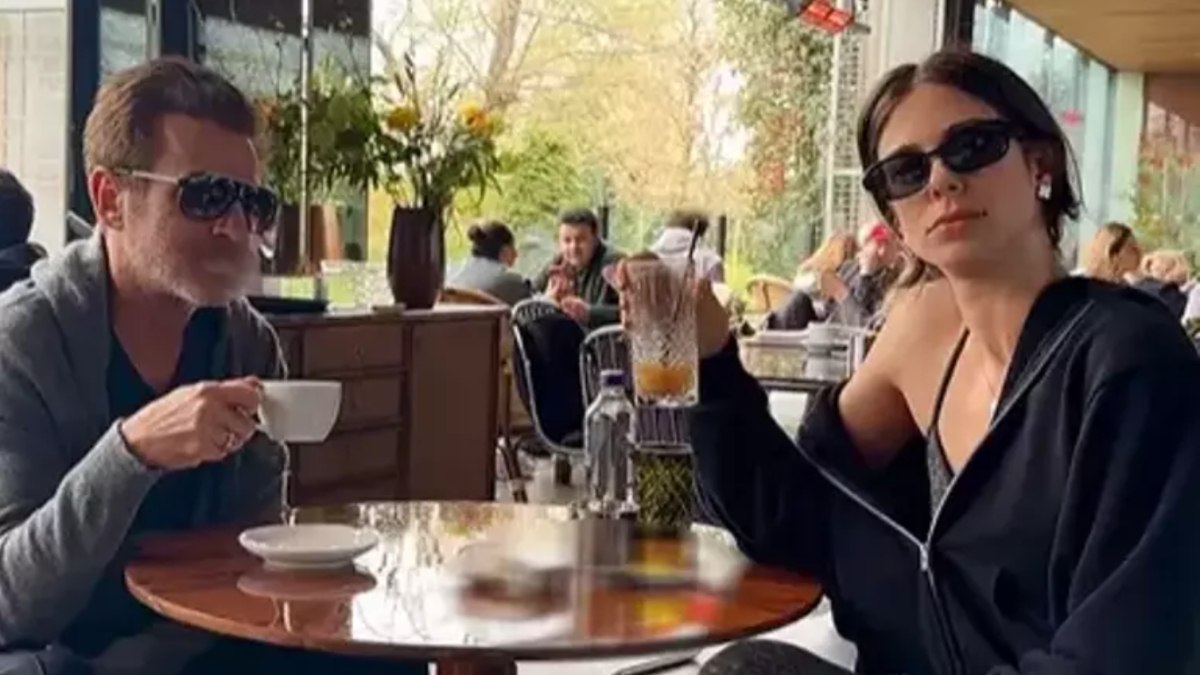 Defne Samyeli’nin kızı Deren Talu, Teoman’la buluştu