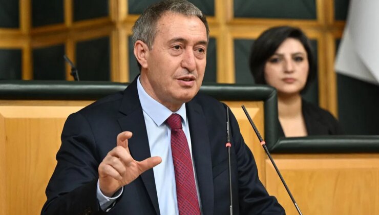 DEM Parti’den ‘Biz üçüncü yoluz’ çıkışı… Kürsüden iktidara ‘sorumluluk’ çağrısı: ‘Anayasa tartışması bir tabu değil’