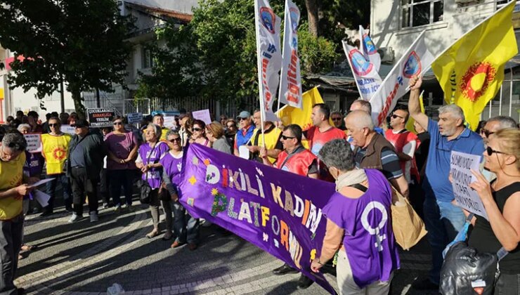 Dikili’de Kadın Platformu’ndan kaymakamın sözlerine tepki: ‘Etek boyu değil, nitelikli eğitim!’