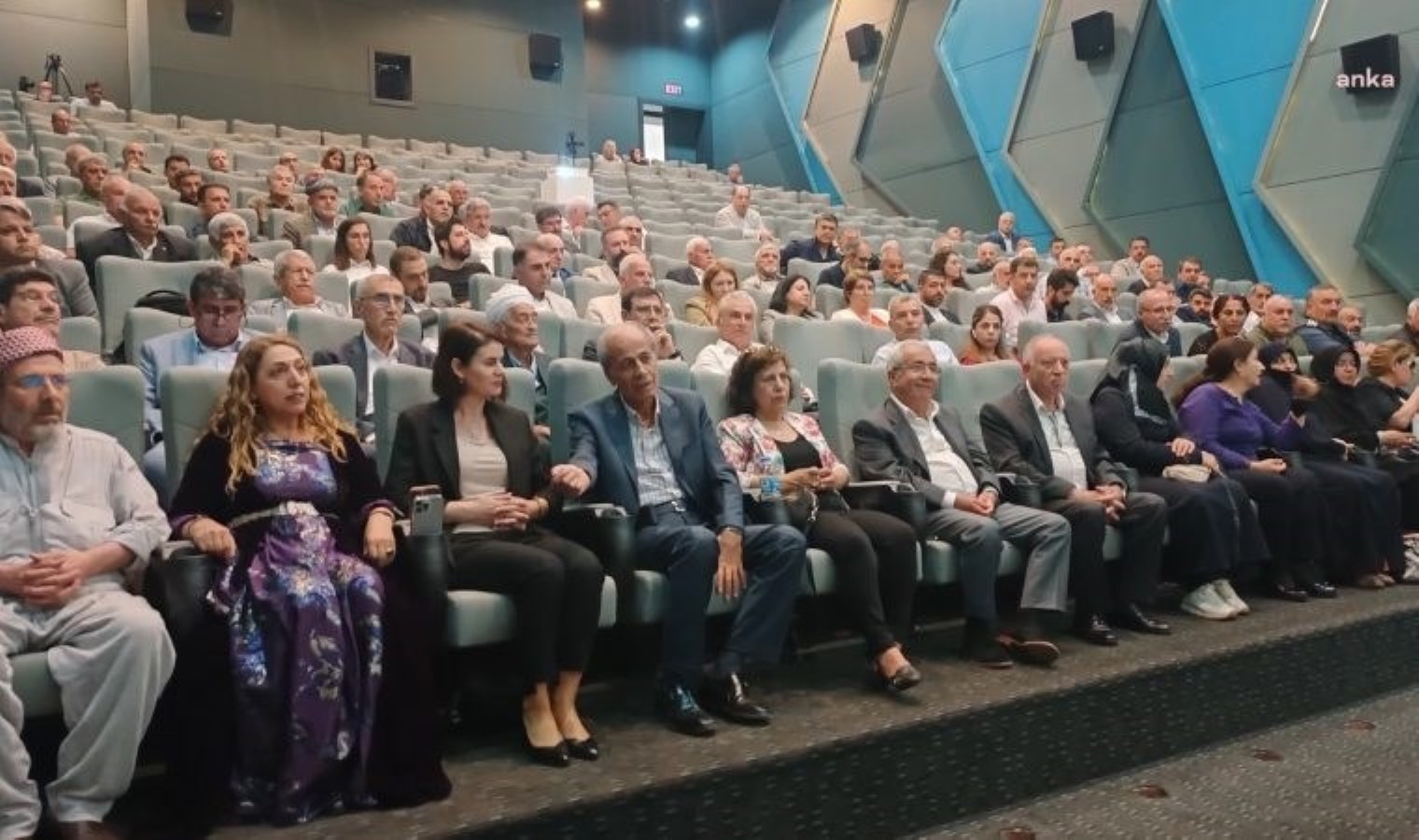 Diyarbakır’da 301 kuruluş, PKK’nin yaptığı kongreyi değerlendirmek üzere toplandı