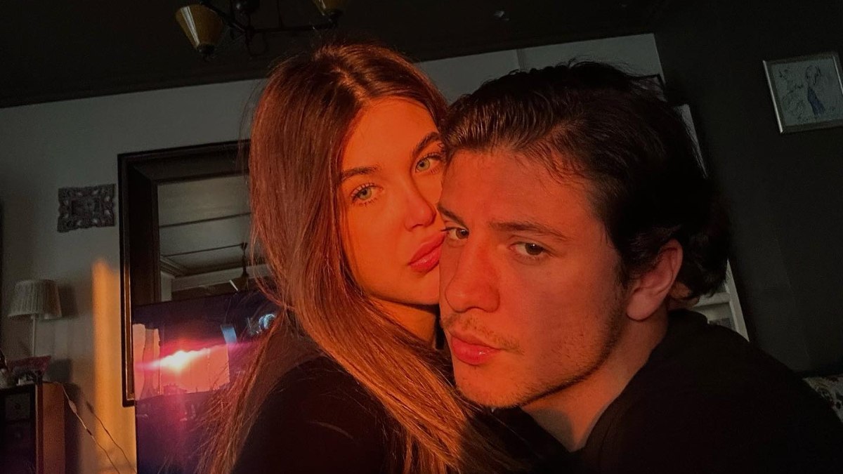 Duru Kınay aşka geldi! Sevgilisiyle sarmaş dolaş pozlarını yayınladı