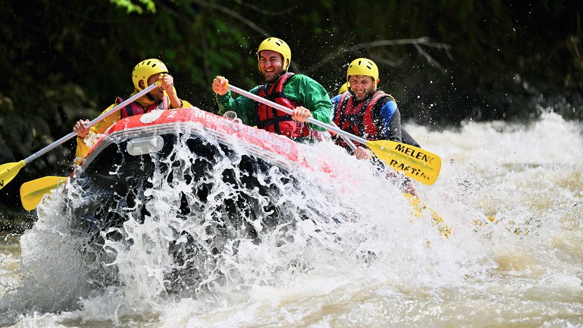 Düzce’de maceraseverlerin rafting heyecanı