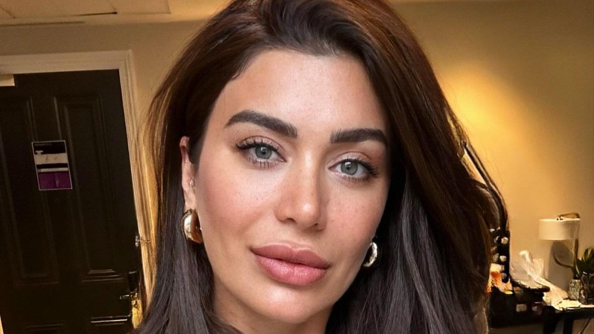 Ebru Şancı futbolcu eşlerini eleştirenlere cevap verdi: “Hepsi çok cici ve dünya tatlısı”