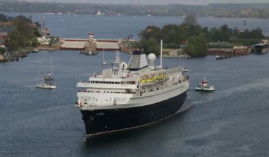 Efsanevi yolcu gemisi açık artırmaya çıkarılacak