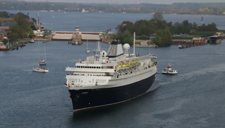 Efsanevi yolcu gemisi açık artırmaya çıkarılacak