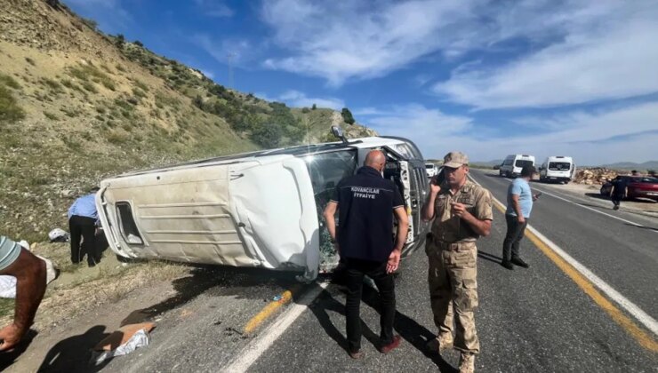 Elazığ’da köy minibüsü takla attı: Yaralılar var!