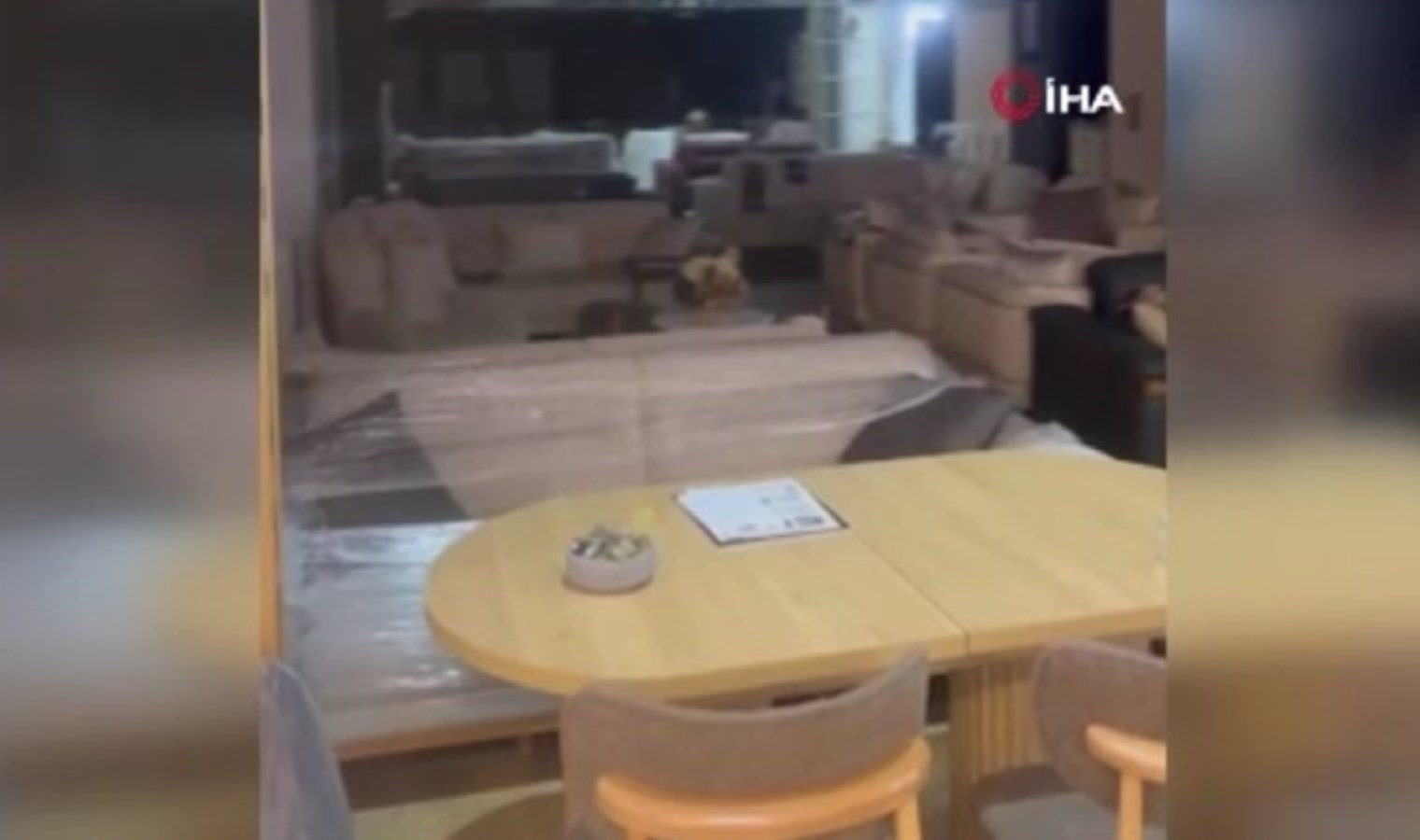 Esenyurt’ta düğününe 2 ay kalan gence, mobilyacı dolandırıcılığı şoku