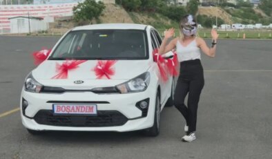 Eşinden boşandı sokakta maskeli kutlama yaptı