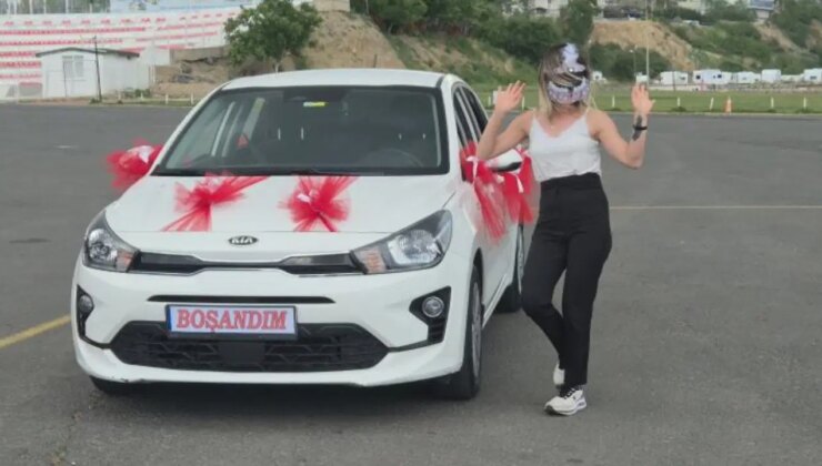 Eşinden boşandı sokakta maskeli kutlama yaptı