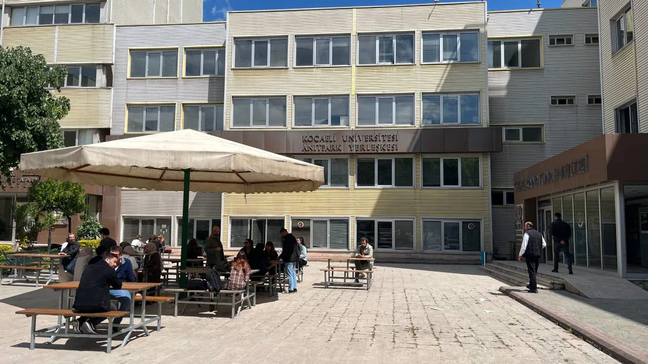 Fakülte binası çatlaklar nedeniyle boşaltıldı!