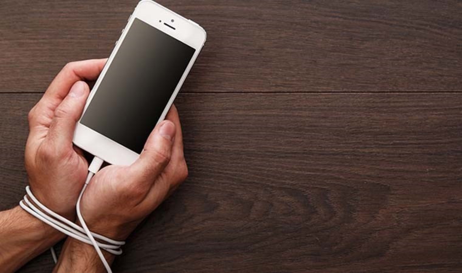 Fark etmeden esir alıyor, gerçek hayatla bağları azaltıyor: Telefon bağımlılığından kurtulmak için 7 dijital detoks yöntemi
