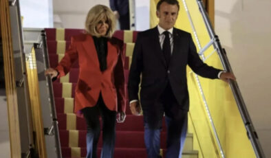 Fransa’da Macron’u kızdıracak afiş