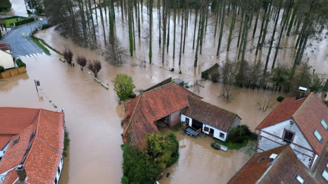 Fransa’da sel alarmı: Can kaybı artıyor