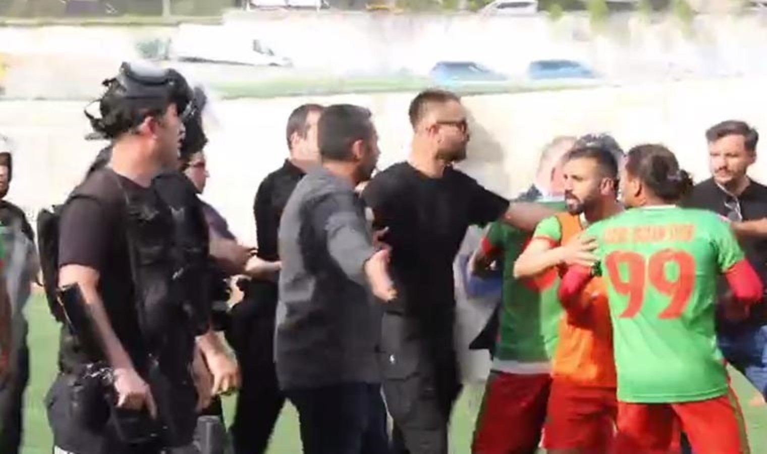 Görüntüler tepki çekmişti: Futbolcuyu darp eden polis memuruna soruşturma