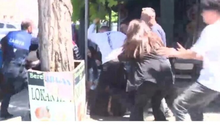 Güngören’de gazetecilere saldıran 2 kişi tutuklandı