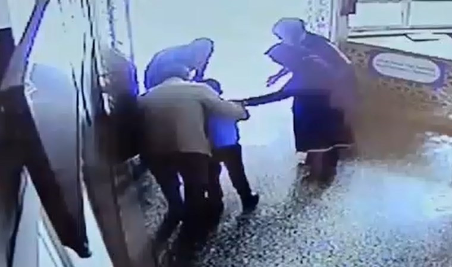 Günün kahramanı Sivas’tan: Nefes borusuna yemek parçası kaçan Ertuğrul’u öğretmeni kurtardı