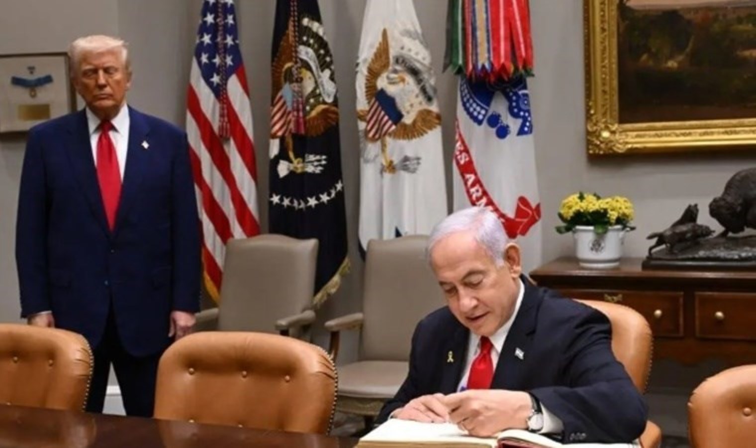 Haaretz: Washington, Trump’ın ziyareti öncesinde İsrail’e Gazze anlaşmasını imzalaması için baskı yapıyor