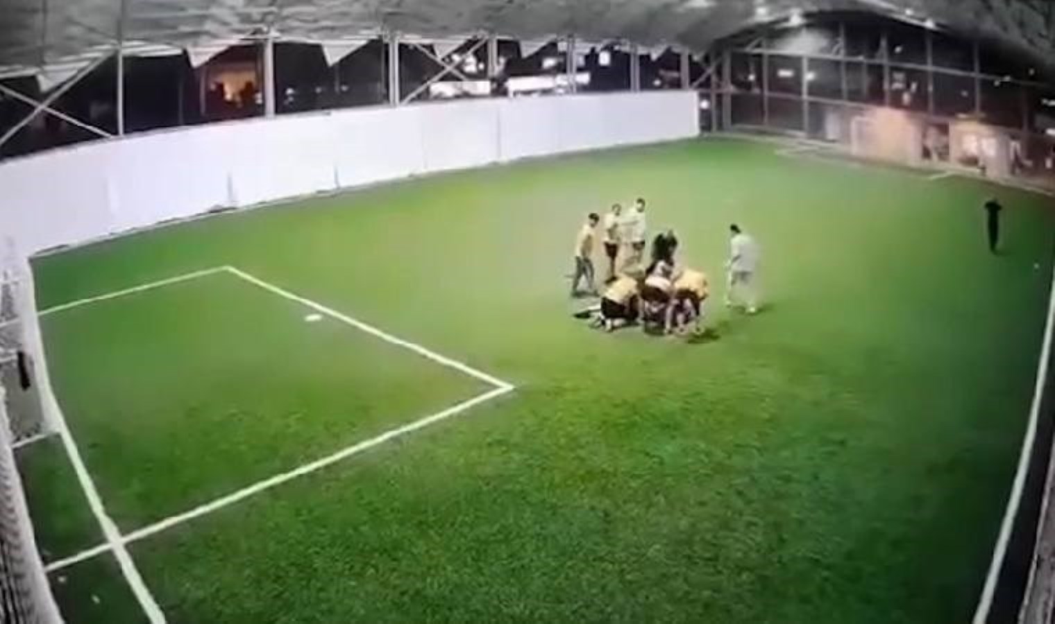 Halı sahada fenalaşan astsubay hayatını kaybetti!