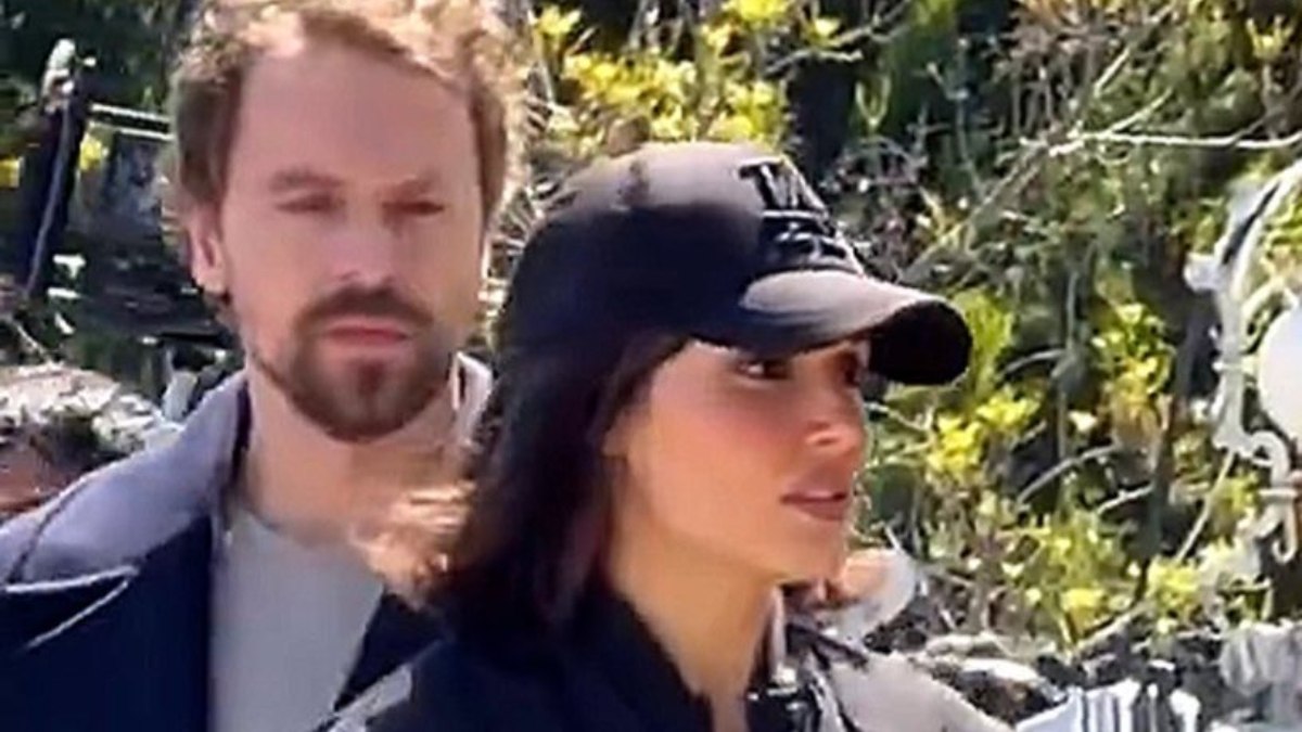 Hande Erçel peruk taktı! Kısa saçlı hali çok beğenildi