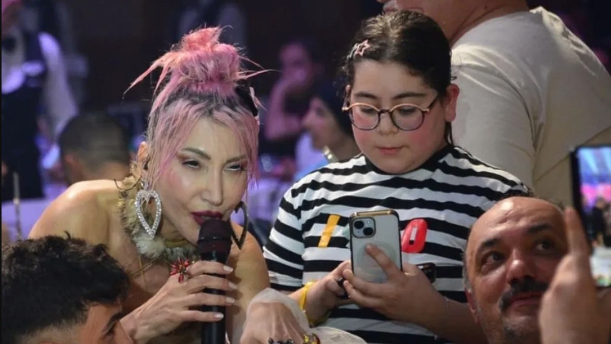 Hande Yener “Abla” diyen hayranına kızdı: “Abla kelimesini kullanmıyoruz”