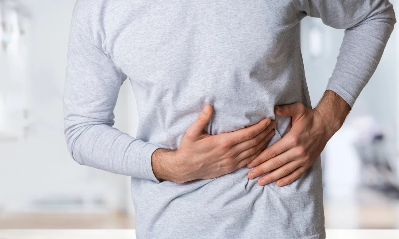 Havanın ısınmasıyla birlikte farkında olmadan sağlığınıza zarar veriyor olabilirsiniz: Yaz mevsiminde böbrek sağlığını tehdit eden 7 yaygın hata