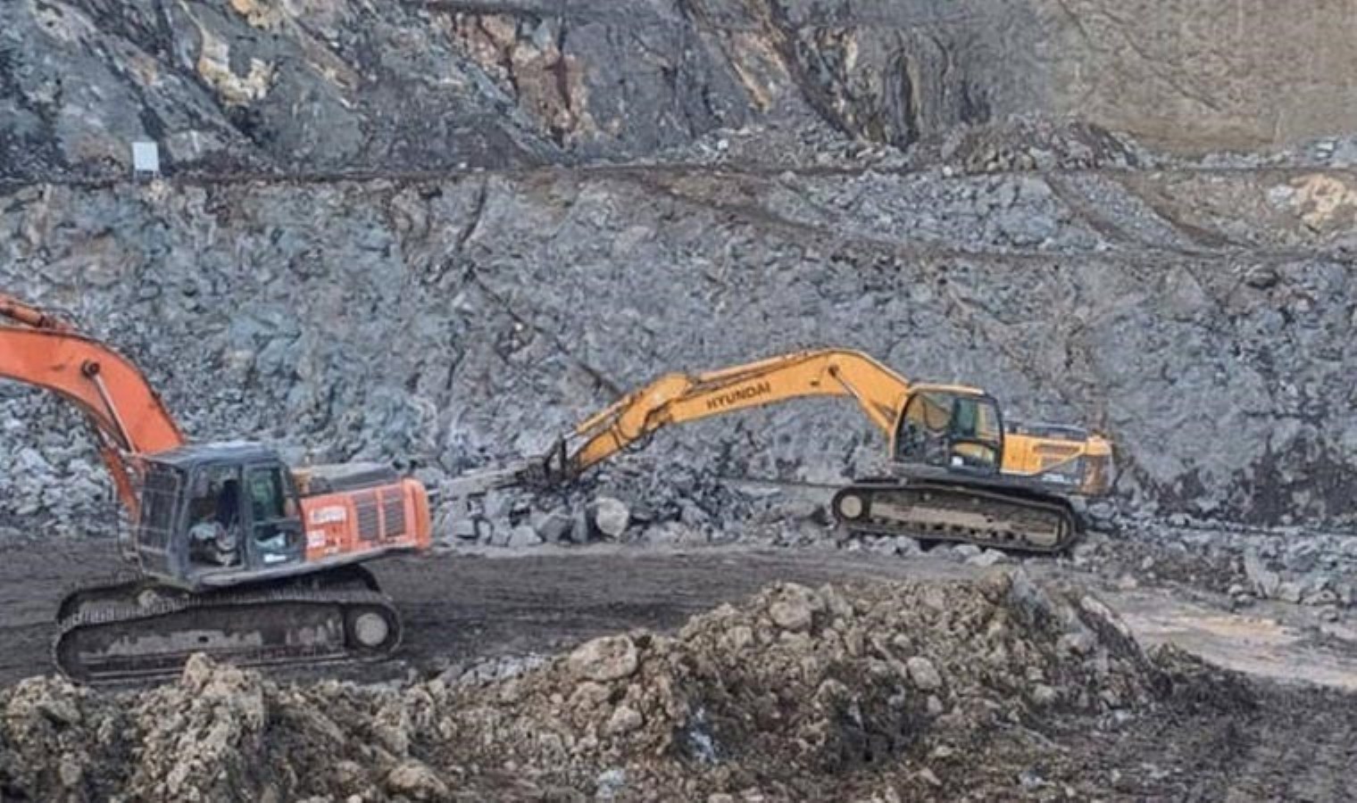 Heyelan bölgesinde otel inşaatı