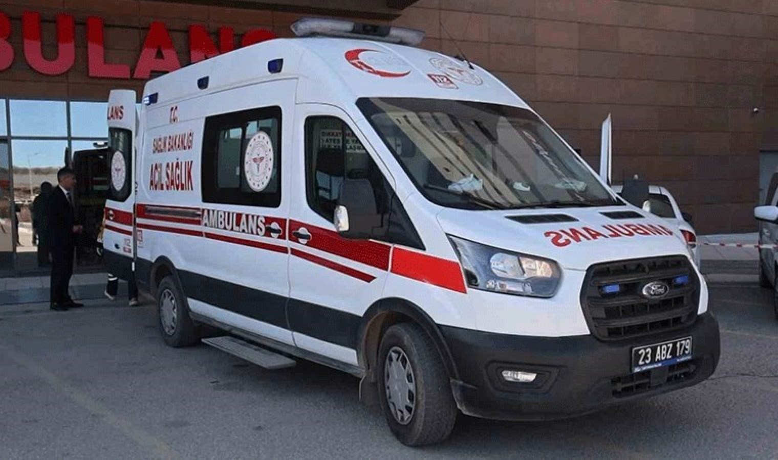 İçtikleri sütlü kahveden zehirlendiler!