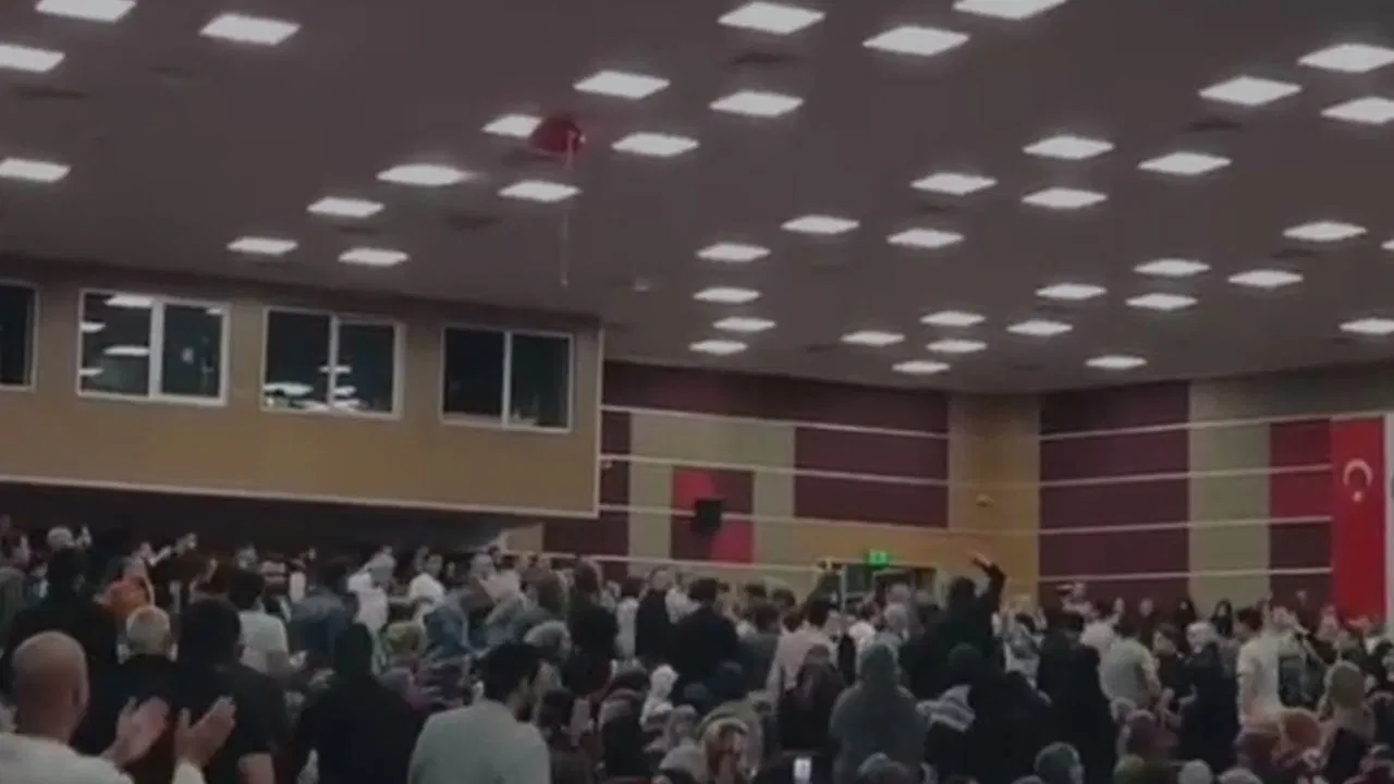 İkinci Boğaziçi vakası! Çocuk evliliğini meşrulaştırmıştı: Yine üniversitede konferans verdi