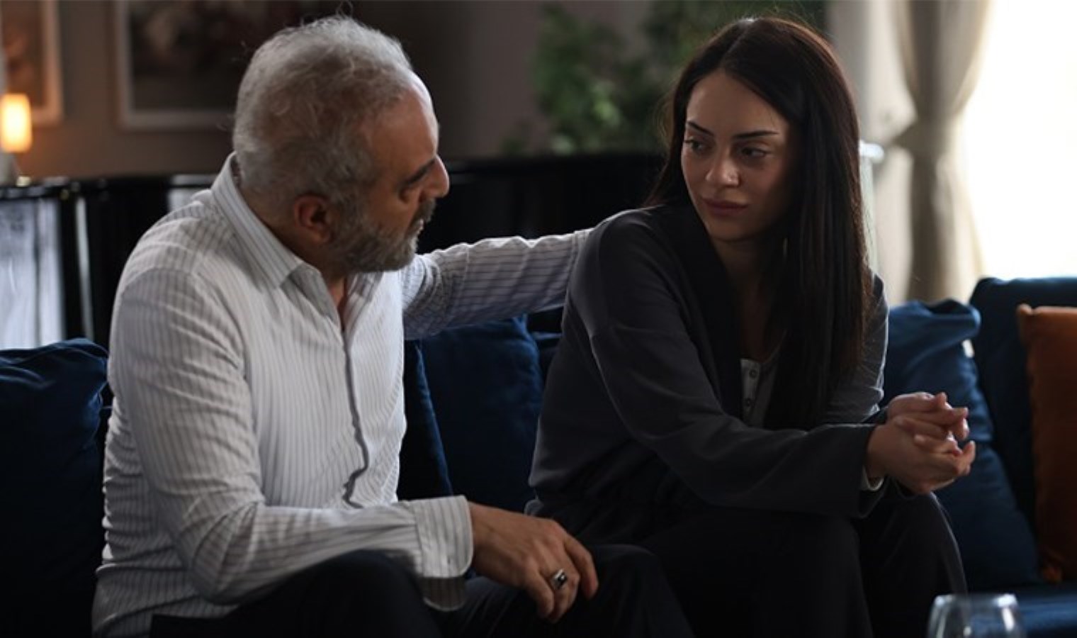 İnci Taneleri’nin Nehir’i Sera Kutlubey, edebiyatçı çıktı