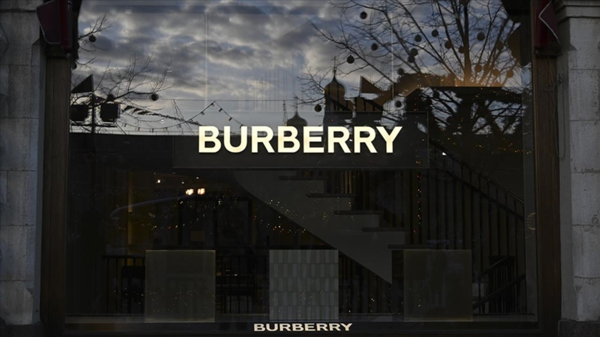 İngiliz Burberry 1.700 kişiyi işten çıkararak tasarrufa gideceğini açıkladı