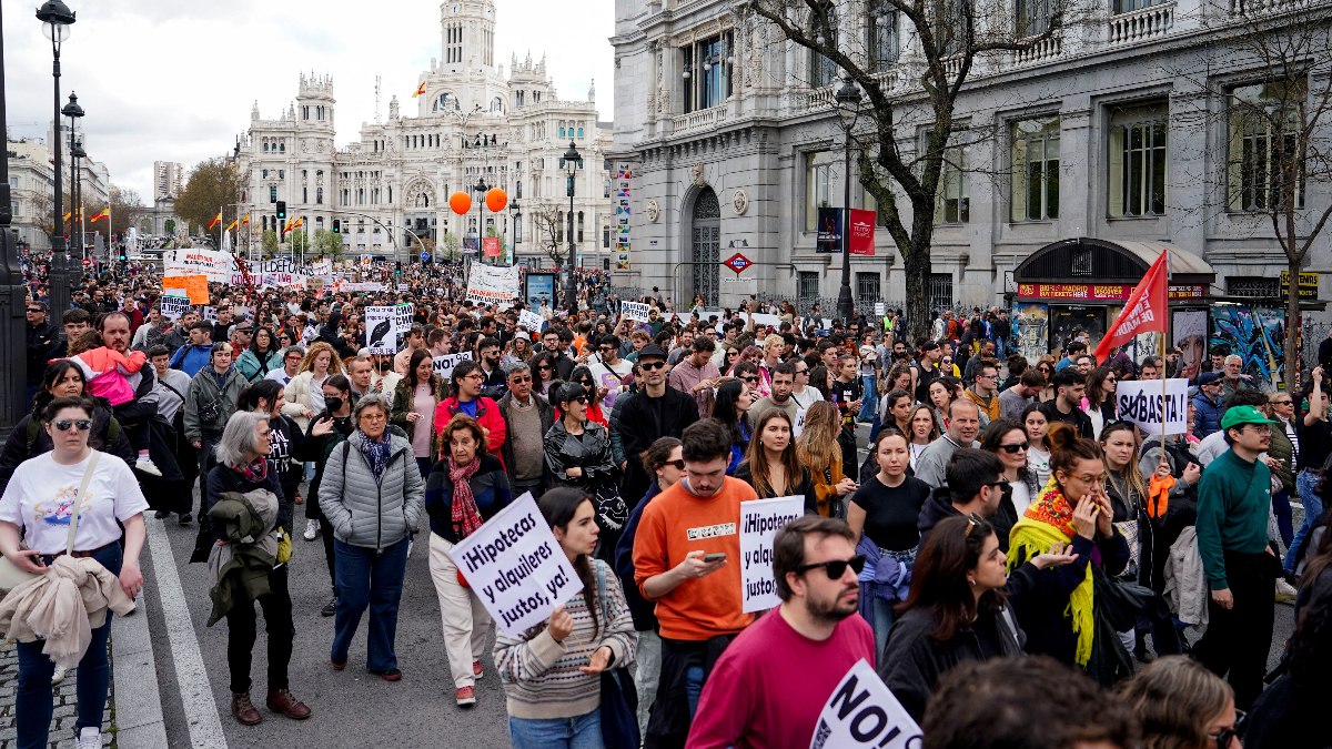 İspanyollar, yüksek ev kiralarına karşı meydanlarda