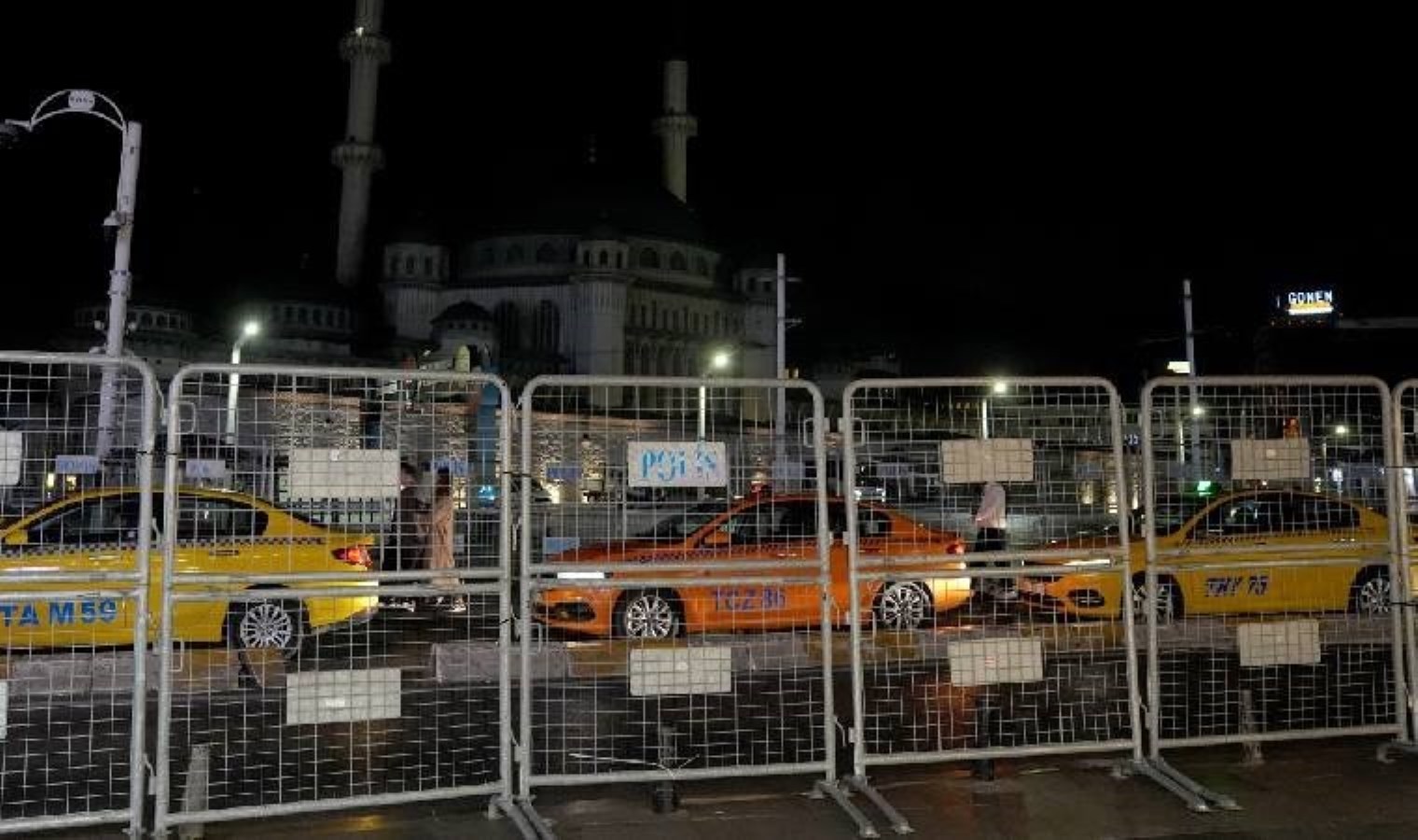 İstanbul’da ‘1 Mayıs’ ablukası… Yollar, metro ve metrobüs durakları kapatıldı!