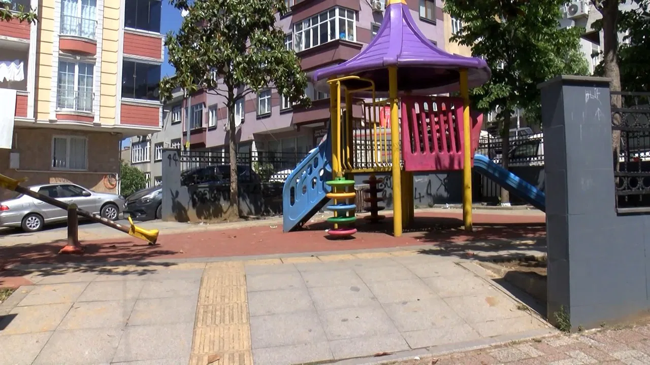 İstanbul’da parkta maskeli saldırgan dehşeti: 1 kişi yaşamını yitirdi, üç yaralı var