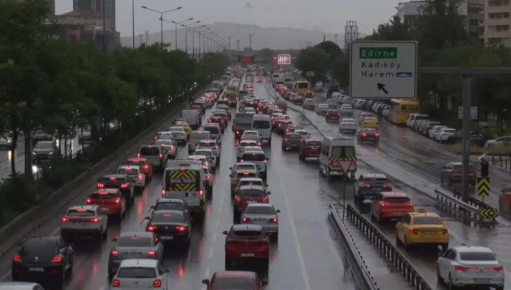 İstanbul’da trafik kilit: Yoğunluk yüzde 80’i aştı!