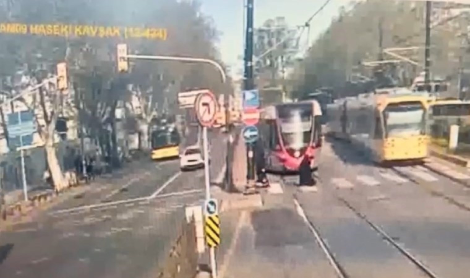 İstanbul’da tramvayın çarptığı kadın hayatını kaybetti