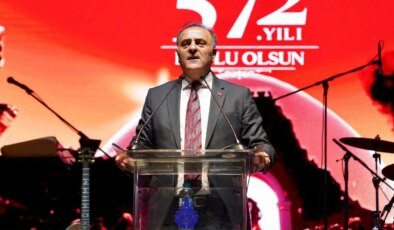 İstanbul’un fethinin 572’nci yıl dönümü kutlandı: İmamoğlu’na selam gönderildi