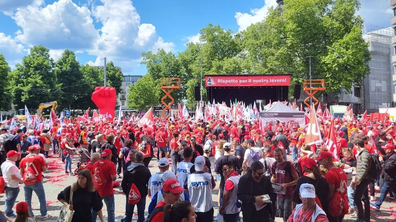 İsviçre’de inşaat işçileri ayakta: ‘Zaman hayattır, emeğe saygı istiyoruz’