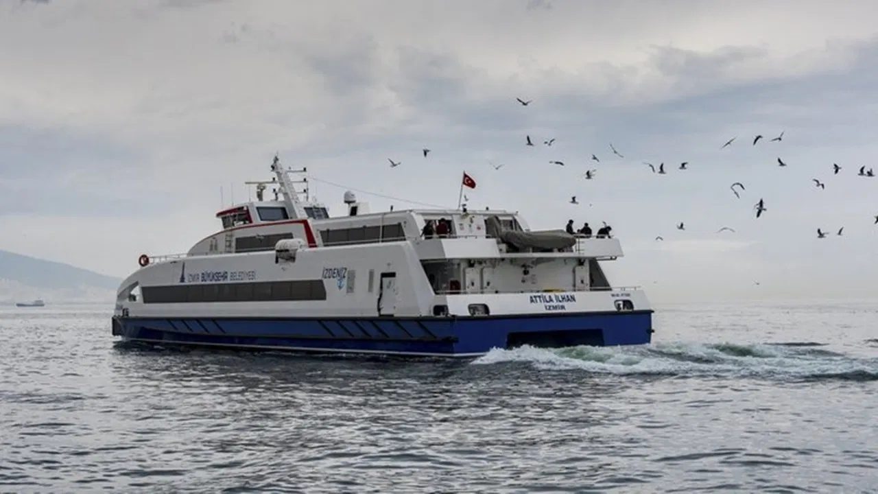 İzmir’de vapur seferlerine ‘fırtına’ engeli!