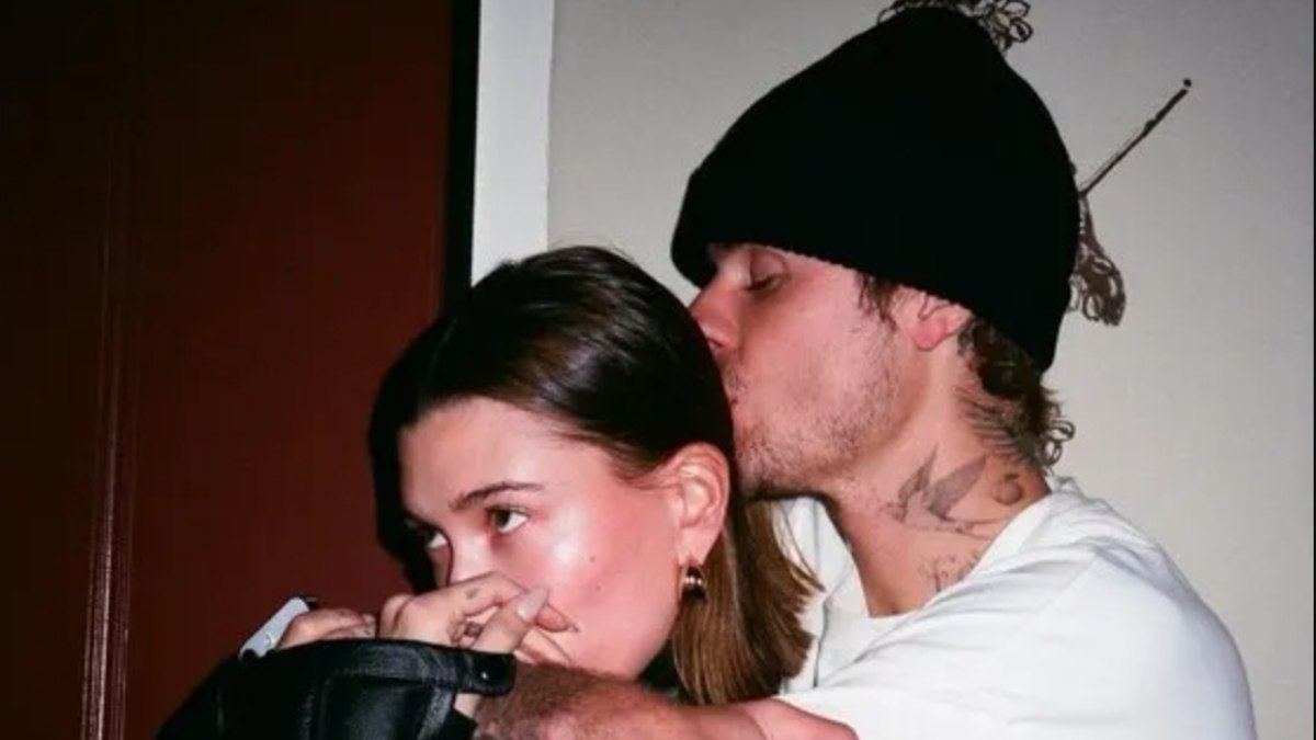 Justin Bieber’ın eşi Hailey Bieber bebeğini paylaştı! Kafası babasına benzetildi