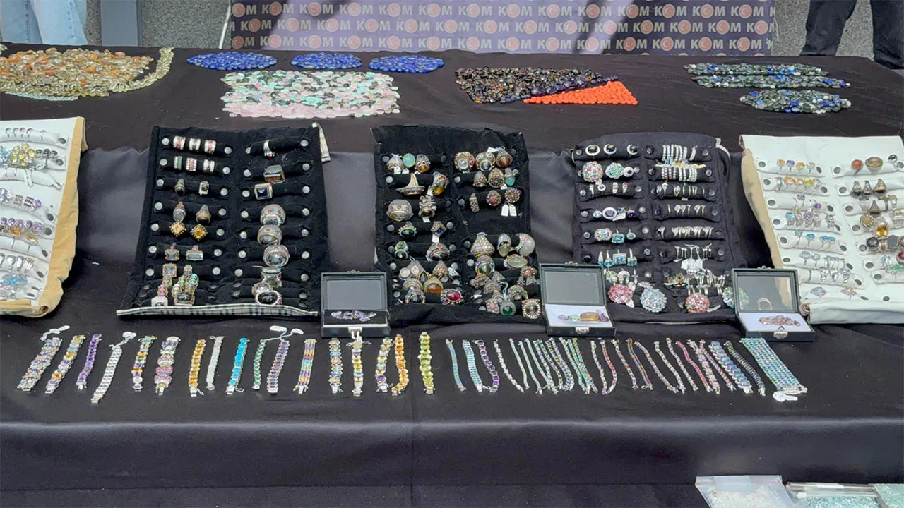 Kaçakçılık operasyonu: 250 milyonluk kaçak zümrüt ve pırlanta ele geçirildi!