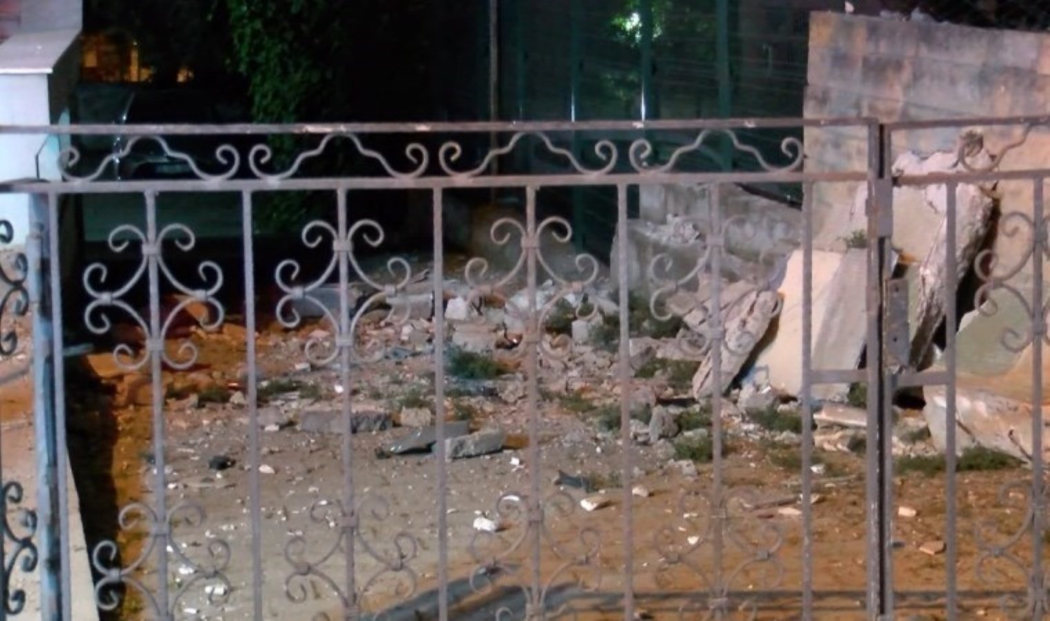 Kadıköy’de balkonu çöken 6 katlı bina mühürlendi