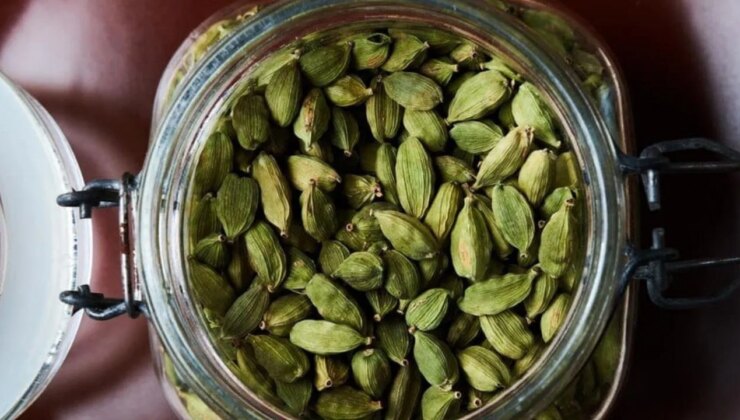 Kahveye bir tutam eklemek yeterli: Bağırsakları anında çalıştırıyor