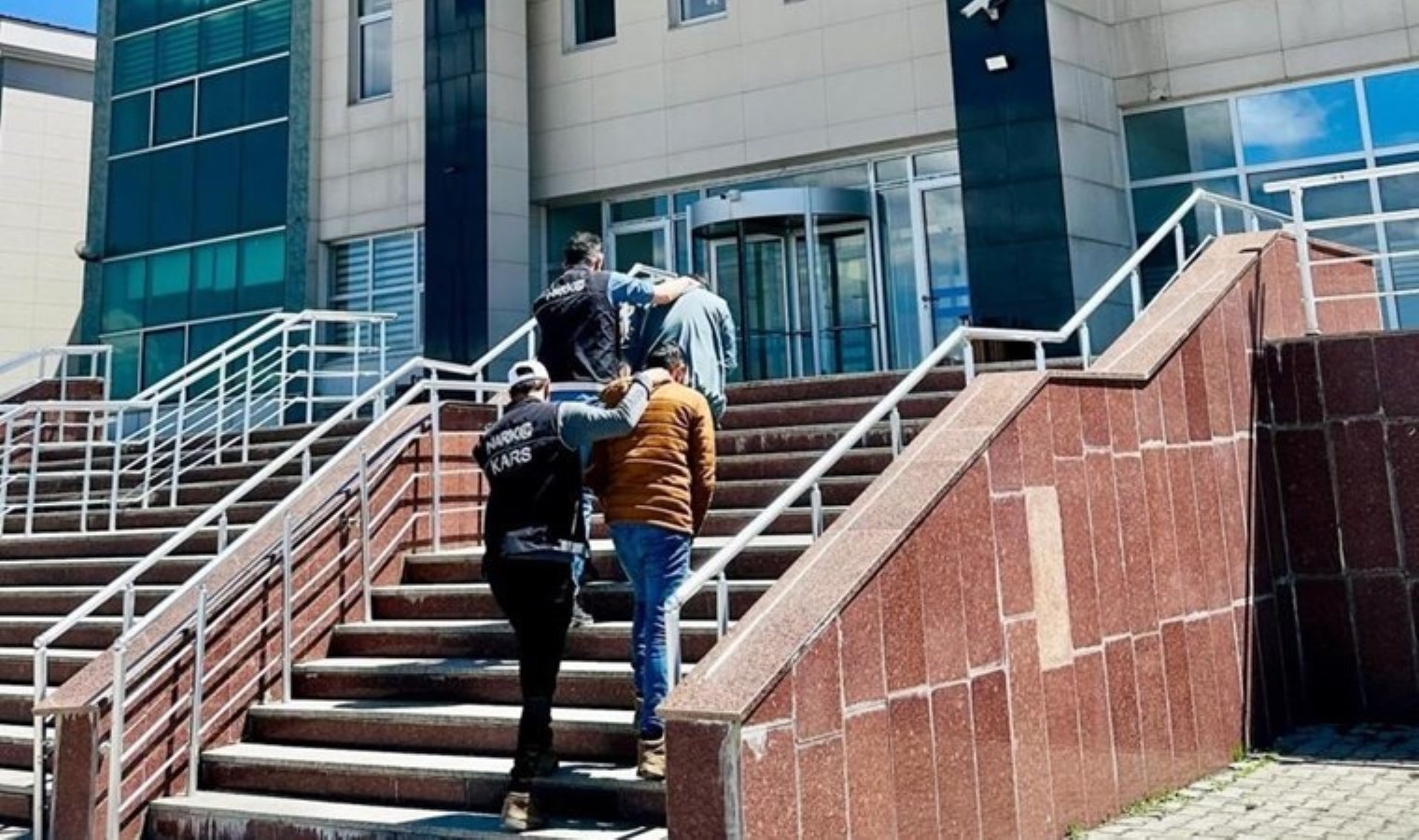 Kars’ta uyuşturucu operasyonu: 2 tutuklama