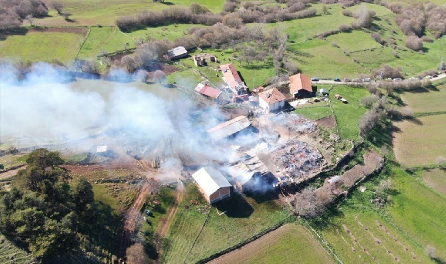Kastamonu’da panik anları! Elektrik panosu patladı: 3 ev ve 3 ahır küle döndü