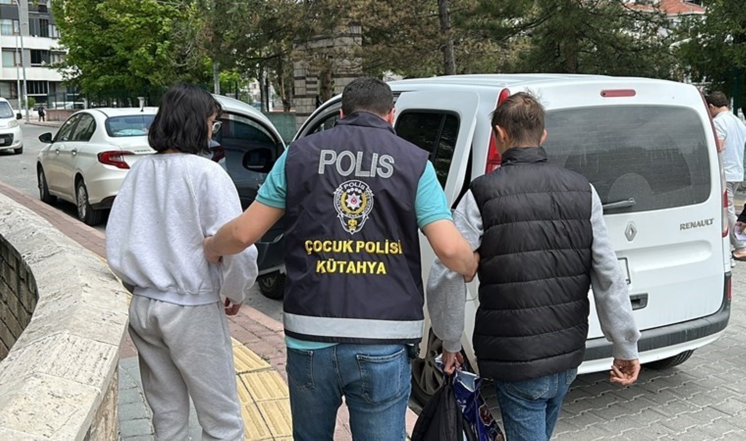 Kayıp olarak aranan iki arkadaş Kütahya’da bulundu!